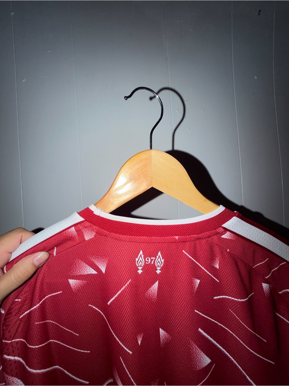 Men adidas Authentic Liverpool LFC jersey size L - Picture 7 of 7